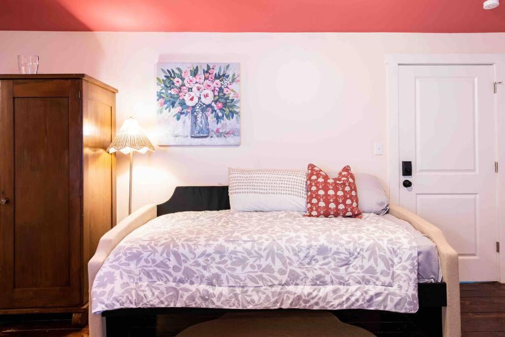 Blush And Bashful Germantown Two Bedroom Apartment Луисвилл Экстерьер фото