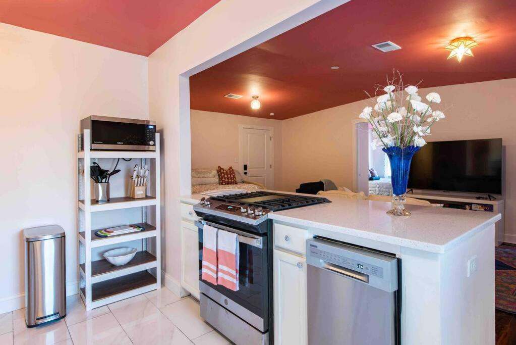 Blush And Bashful Germantown Two Bedroom Apartment Луисвилл Экстерьер фото