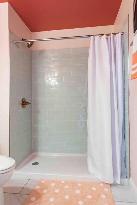 Blush And Bashful Germantown Two Bedroom Apartment Луисвилл Экстерьер фото