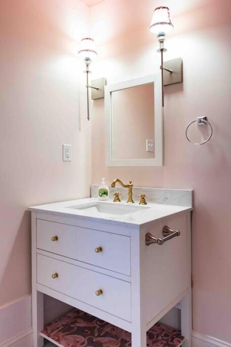 Blush And Bashful Germantown Two Bedroom Apartment Луисвилл Экстерьер фото